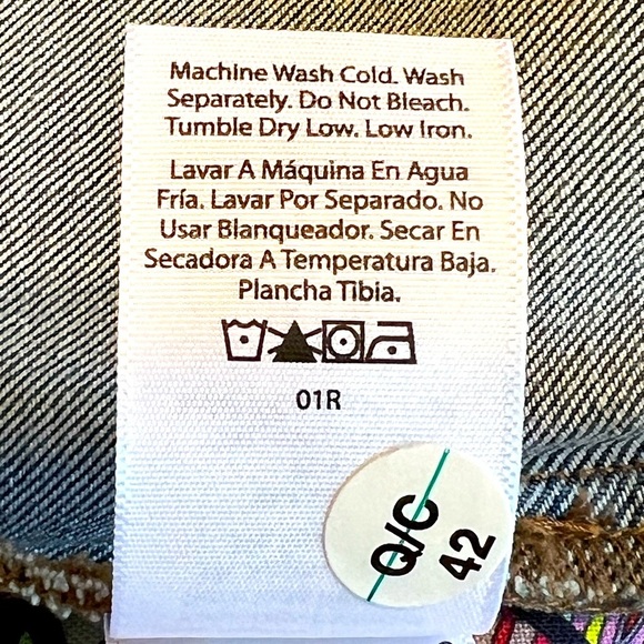 Women's Denim Jacket blue color Size medium.Beautiful design inside and outside - Picture 14 of 14